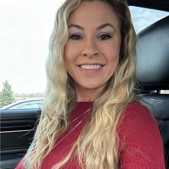 Meet your Posher, Amber - Picture 1 of 2